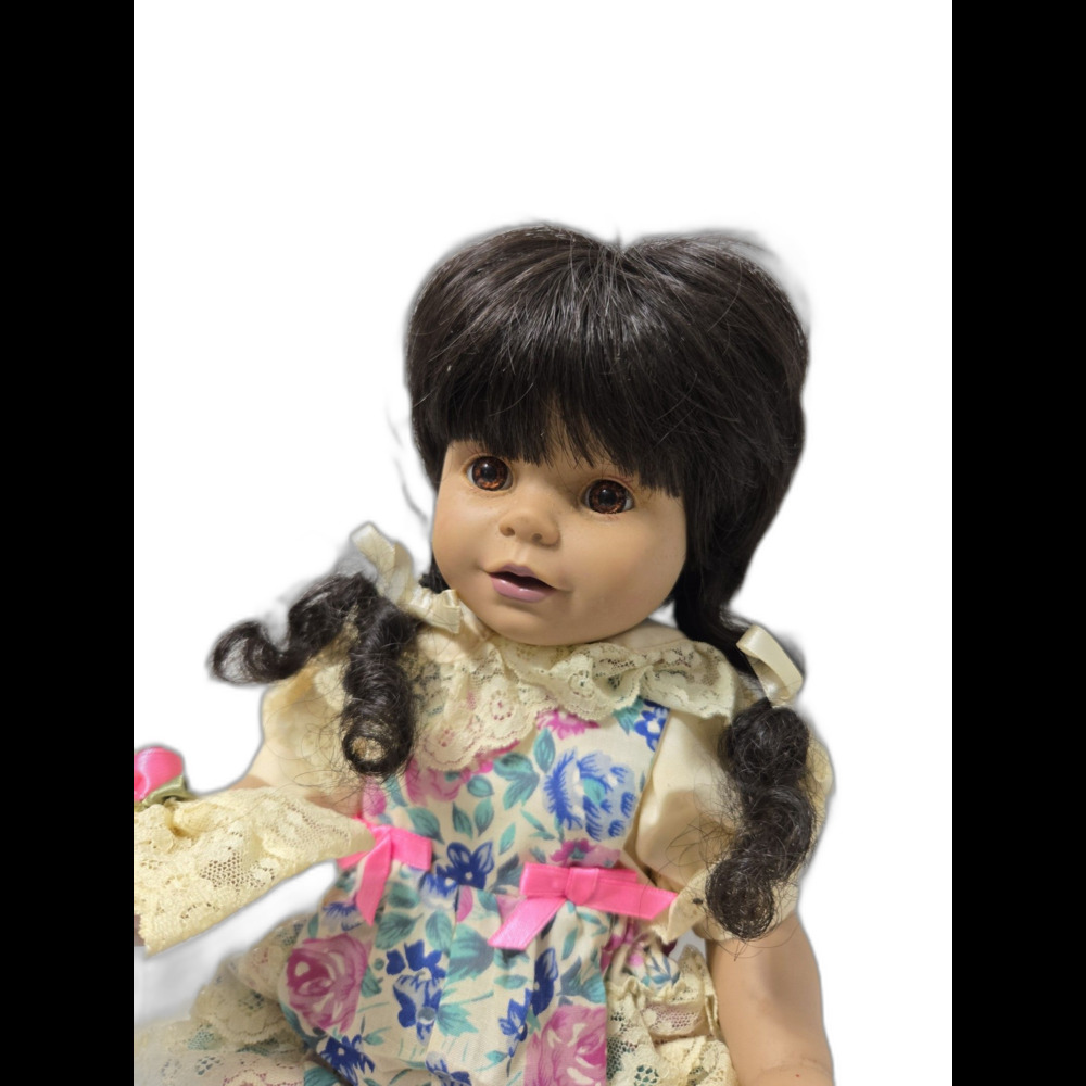 Vintage Collector's baby doll in floral outfit, brown hair - Picture 2 of 7